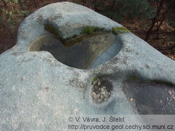 Melechov - sklaní mísy na vrcholu Čertova kamene