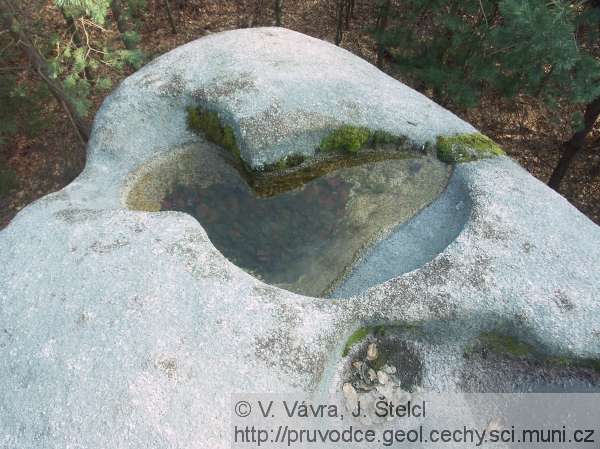 Melechov - sklaní mísy na vrcholu Čertova kamene