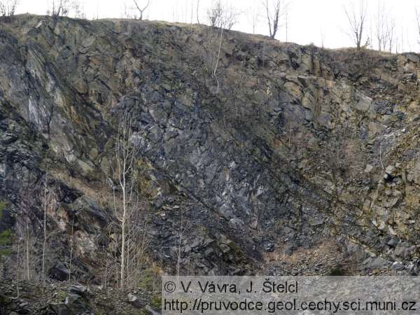 Předhradí - střídání drob a břidlic v komplexu slabě metamorfovaných hornin