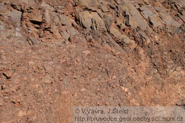 Rožmitál - ostrý kontakt vulkanické brakcie a andezitu