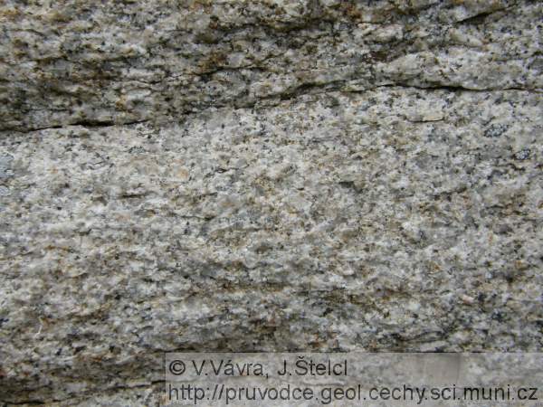 Pevnost - středně zrnitý granit