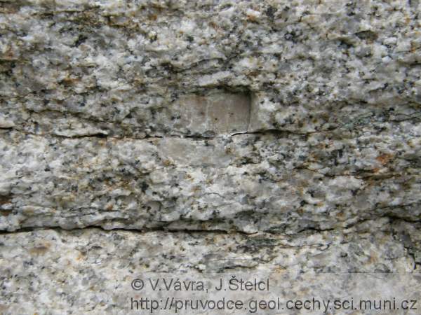 Pevnost - středně zrnitý porfyrický granit