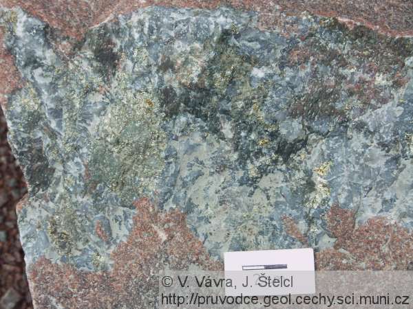 Žumberk - sulfidická mineralizace na puklinách granitu